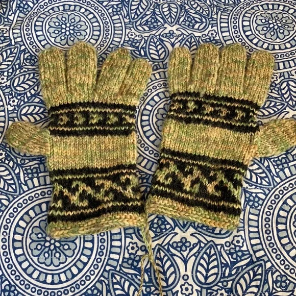 Hand Knit Gloves - Picture 1 of 6